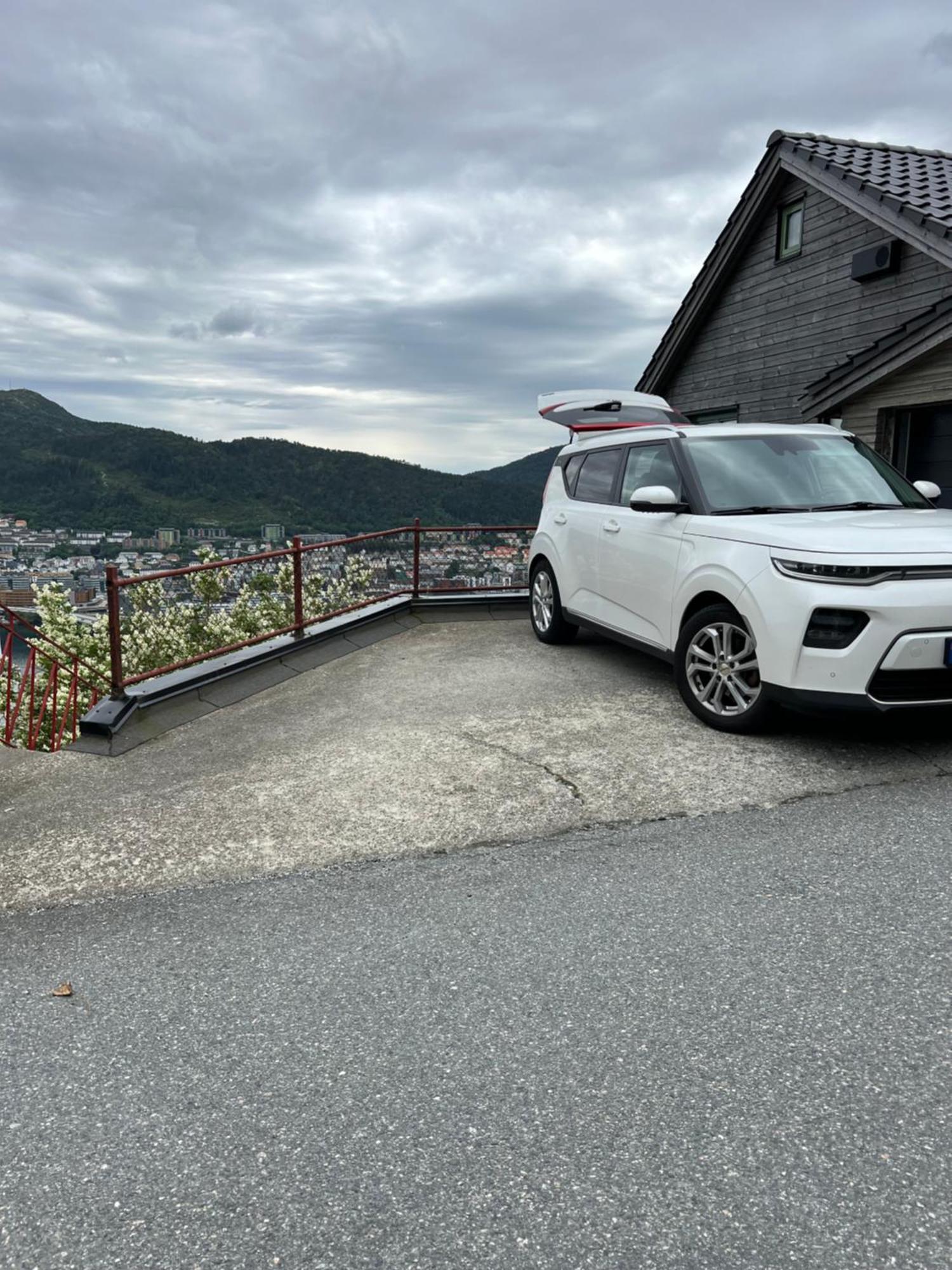 Fin Leilighet Med Parkering! Bergen Zewnętrze zdjęcie
